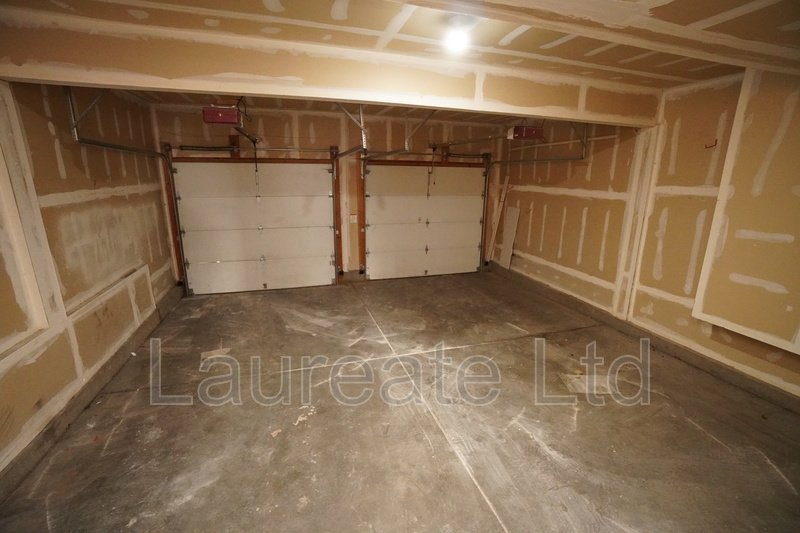 Bright and Open 3bd Tri-Level with unfinished basement in Alton Park!! property image