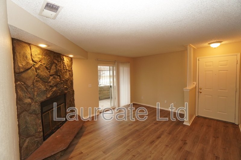 Spacious 2 Bed 2 Bath Condo in Aurora!! property image