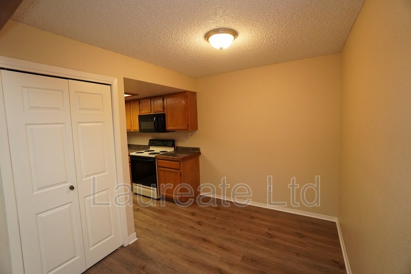 Spacious 2 Bed 2 Bath Condo in Aurora!! property image