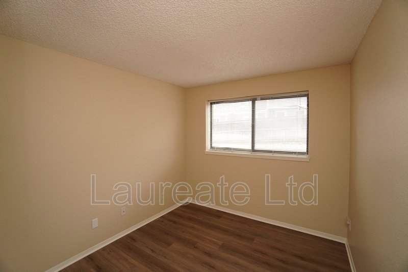 Spacious 2 Bed 2 Bath Condo in Aurora!! property image