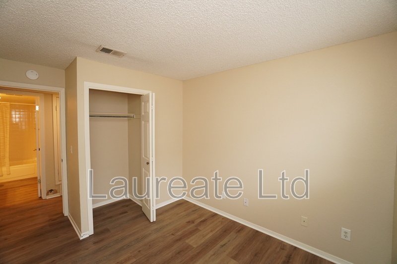 Spacious 2 Bed 2 Bath Condo in Aurora!! property image