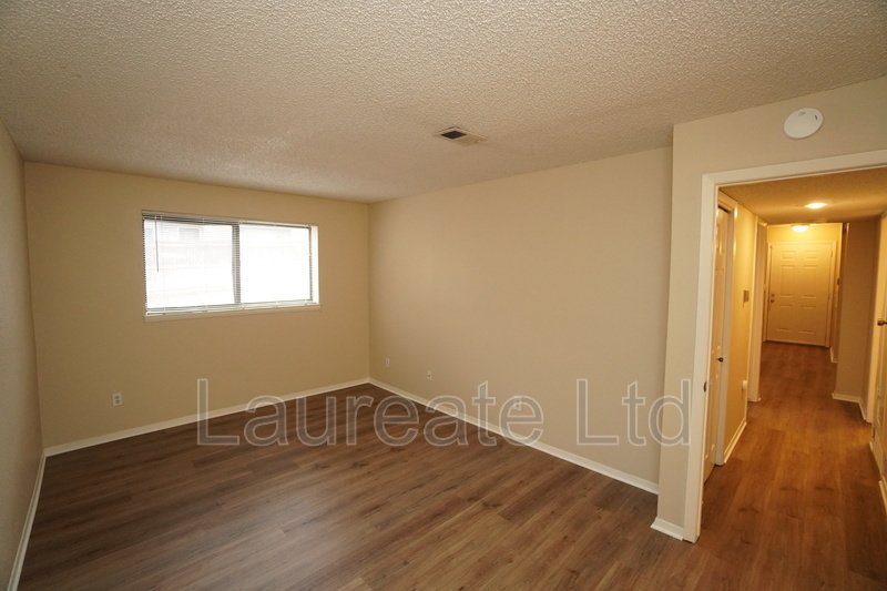 Spacious 2 Bed 2 Bath Condo in Aurora!! property image