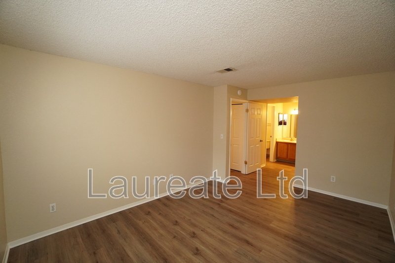 Spacious 2 Bed 2 Bath Condo in Aurora!! property image