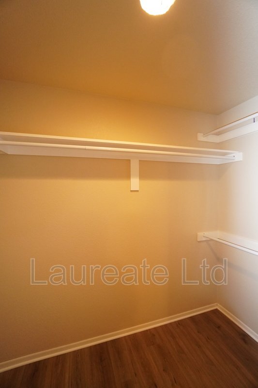 Spacious 2 Bed 2 Bath Condo in Aurora!! property image