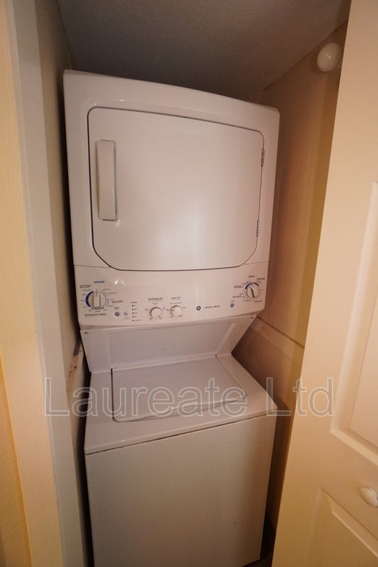 Spacious 2 Bed 2 Bath Condo in Aurora!! property image