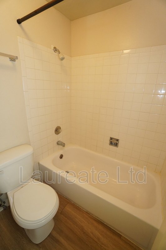 Bright and Open 2nd level 1 bedroom condo near Glendale!! property image