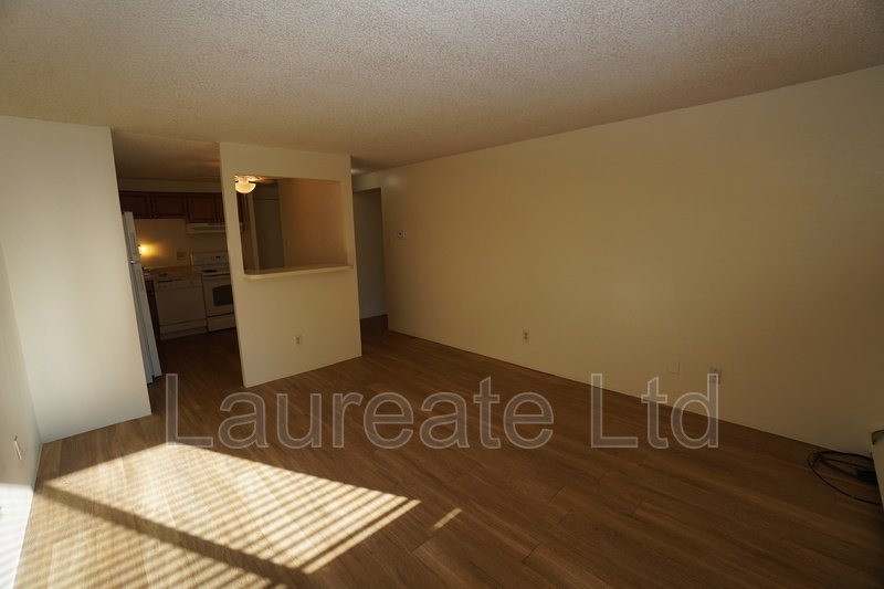 Bright and Open 2nd level 1 bedroom condo near Glendale!! property image
