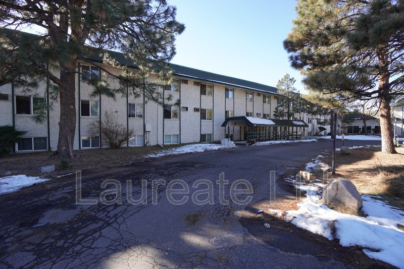 Bright and Open 2nd level 1 bedroom condo near Glendale!! property image