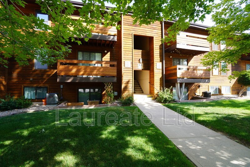 Spacious and Customized 1 bedroom Condo in Lakewood!! property image