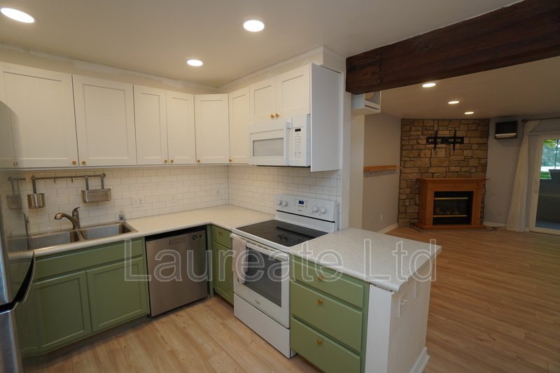 Spacious and Customized 1 bedroom Condo in Lakewood!! property image