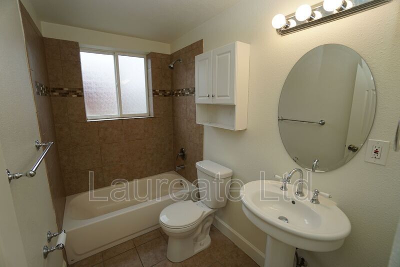 Spacious 2 Bedroom in Aurora Minutes to Anschutz Medical Campus!! property image