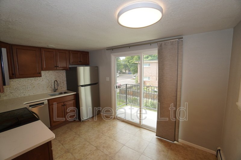 Spacious 2 bedroom Upper Unit in Lakewood!! property image