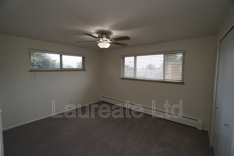 Bright and Open 2 bedroom in Lakewood!! property image