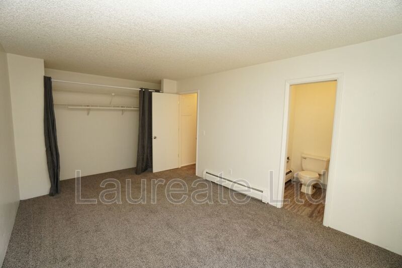 Large 2 Bedroom Condo in SE Denver - MUST SEE!!! property image
