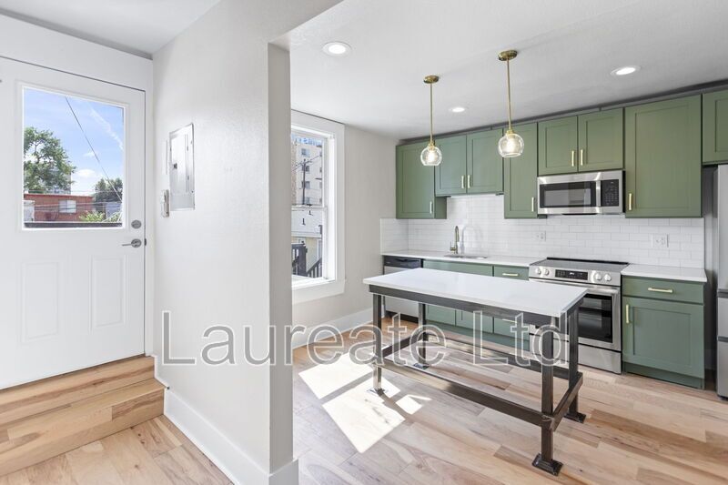 Meticulously renovated Historic Top Floor  Apartment in North Wash Park!! property image