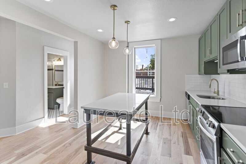 Meticulously renovated Historic Top Floor  Apartment in North Wash Park!! property image