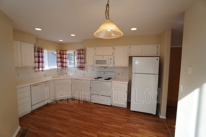 Beautiful 2 Bedroom Townhome in Gated Community property image