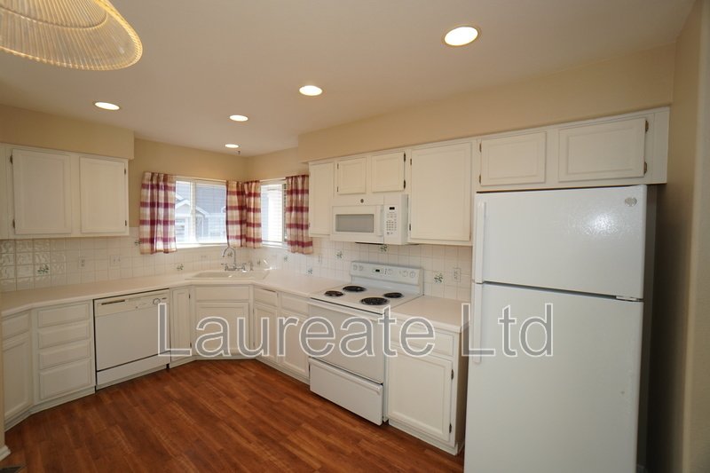 Beautiful 2 Bedroom Townhome in Gated Community property image