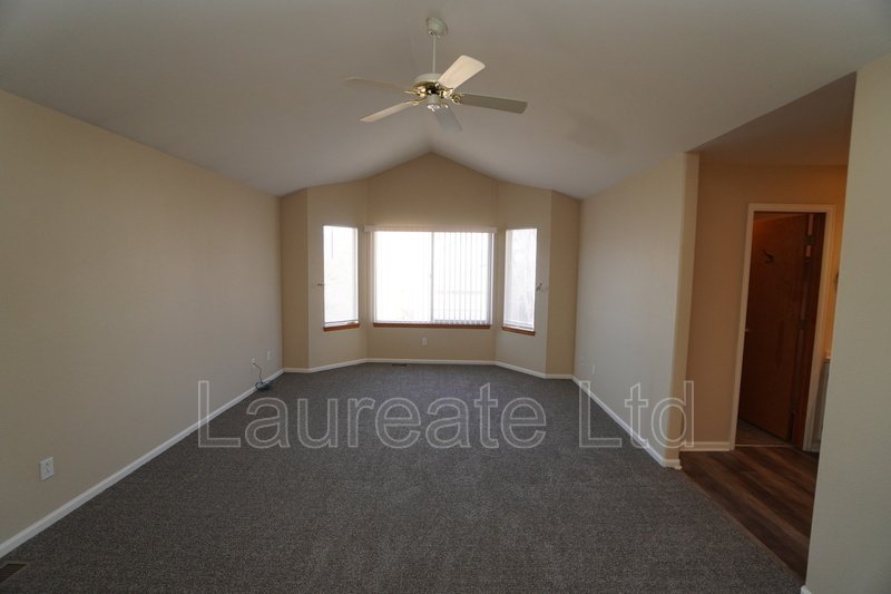 Beautiful 2 Bedroom Townhome in Gated Community property image