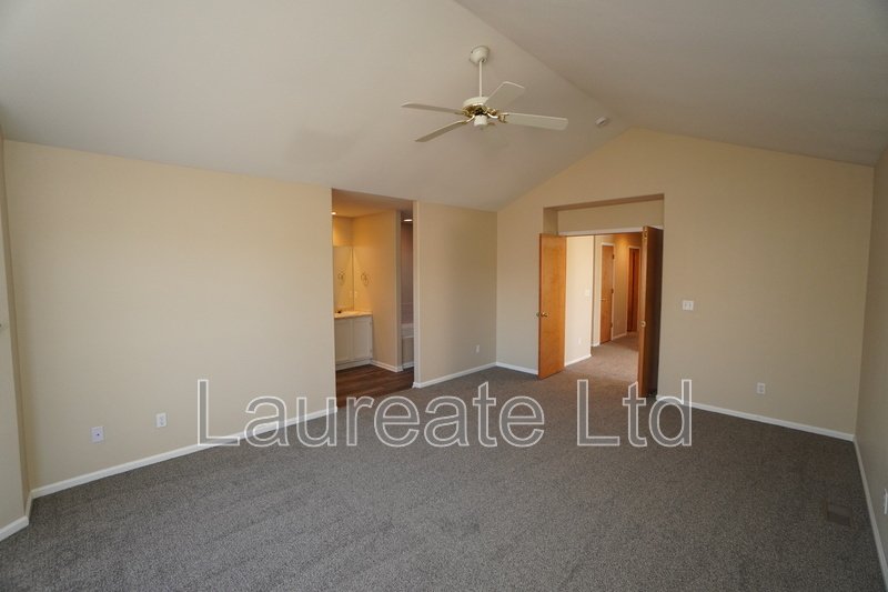 Beautiful 2 Bedroom Townhome in Gated Community property image