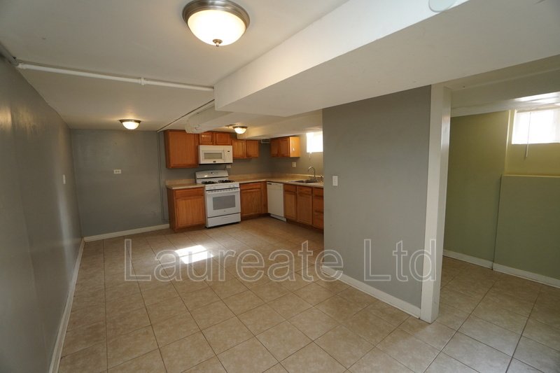 Spacious 2 Bedroom Lower Level unit of Duplex in Englewood!! property image