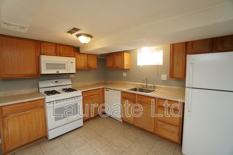Spacious 2 Bedroom Lower Level unit of Duplex in Englewood!! property image