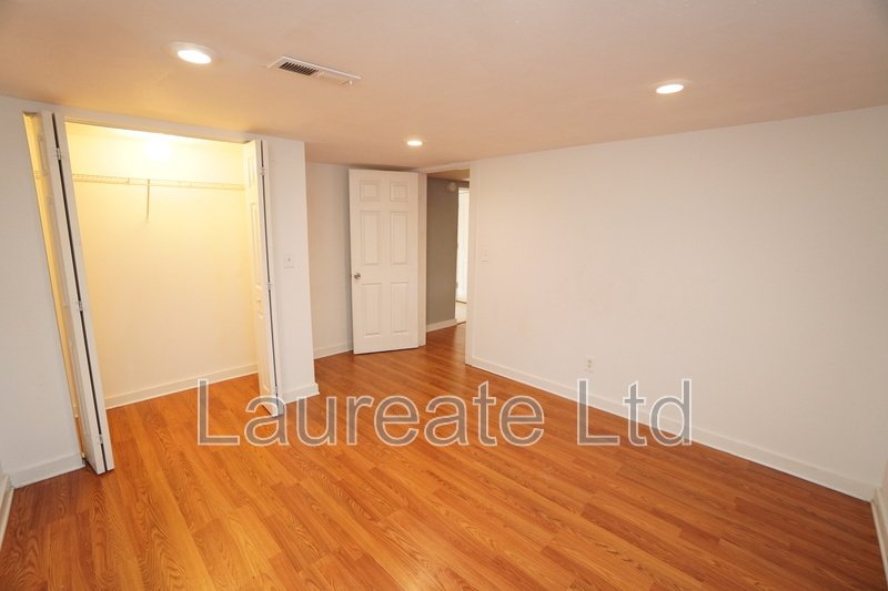 Spacious 2 Bedroom Lower Level unit of Duplex in Englewood!! property image