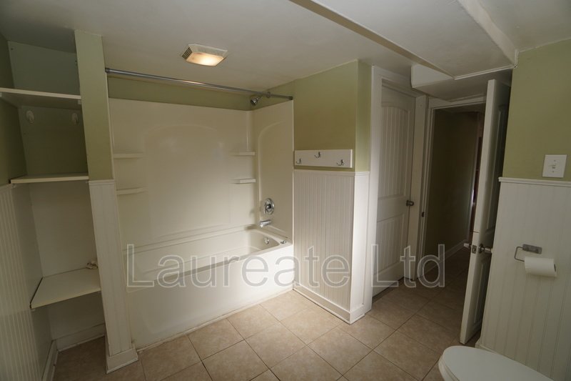 Spacious 2 Bedroom Lower Level unit of Duplex in Englewood!! property image