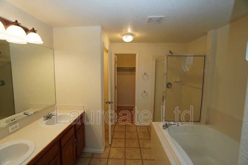 Newly Updated Spacious 3-Bedroom Home in Commerce City!! Minutes to DIA!! property image