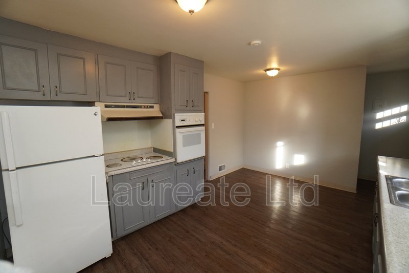 Spacious 3Bd 2Ba Duplex w/Basement in PARK HILL!! property image
