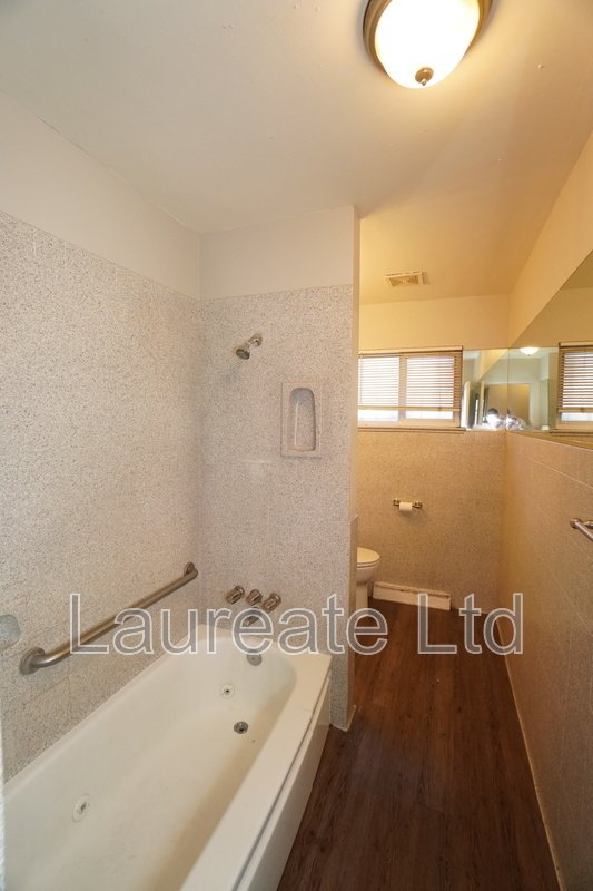 Spacious 3Bd 2Ba Duplex w/Basement in PARK HILL!! property image