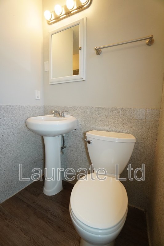 Spacious 3Bd 2Ba Duplex w/Basement in PARK HILL!! property image