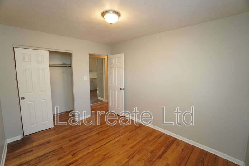 Spacious 3Bd 2Ba Duplex w/Basement in PARK HILL!! property image