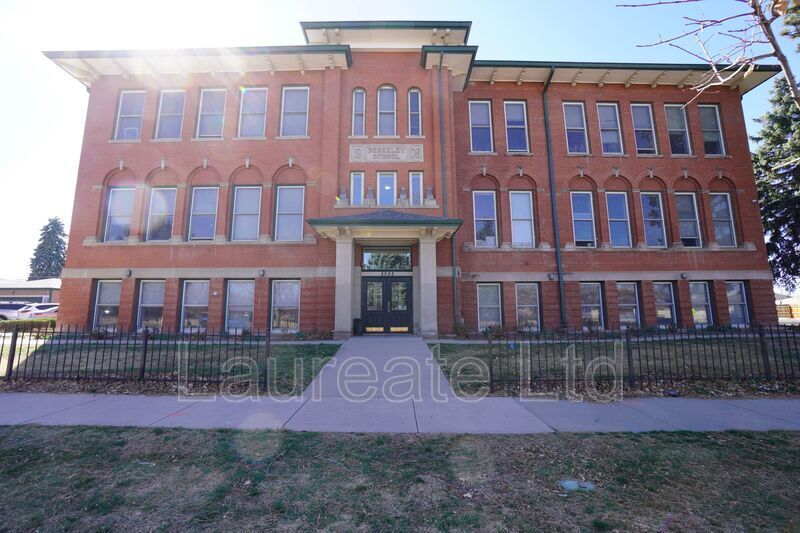 Spacious 2 Bedroom unit in Historic Schoolhouse!! property image