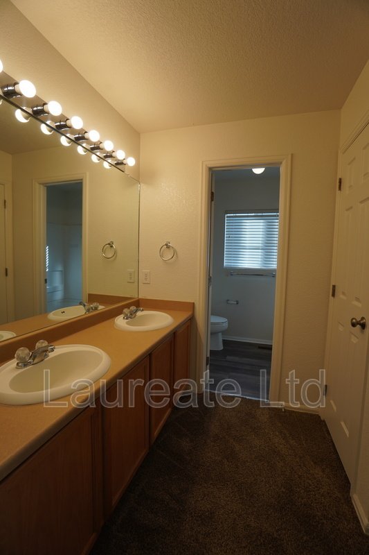 Spacious 2 Bedroom + Loft - 3 Bathroom in Fronterra Village property image