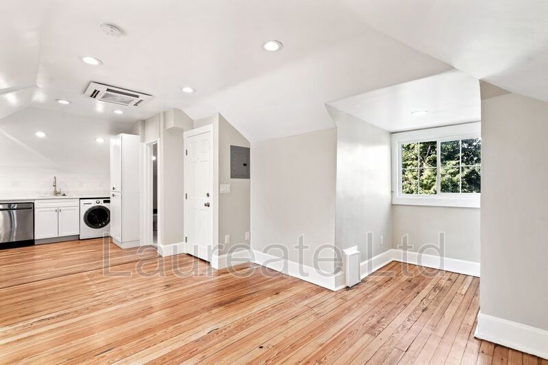 Gorgeous 1 Bedroom Attic unit! - Walk to Cheesman Park - property image