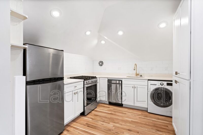 Gorgeous 1 Bedroom Attic unit! - Walk to Cheesman Park - property image