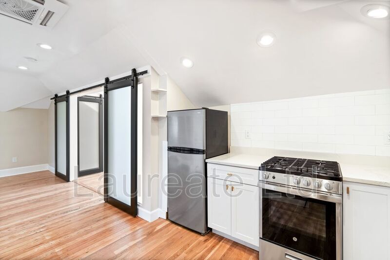 Gorgeous 1 Bedroom Attic unit! - Walk to Cheesman Park - property image