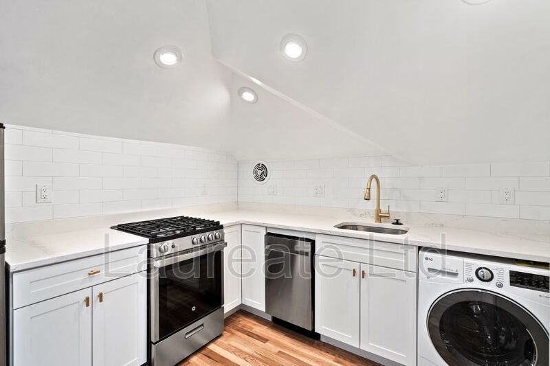 Gorgeous 1 Bedroom Attic unit! - Walk to Cheesman Park - property image