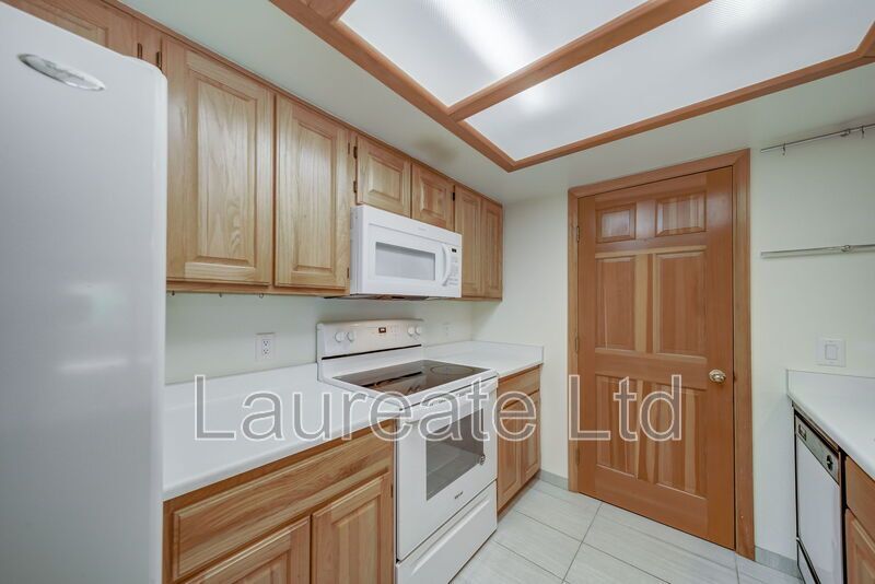 Beautiful Sprawling 2bd Condo in Genesee Village!! property image