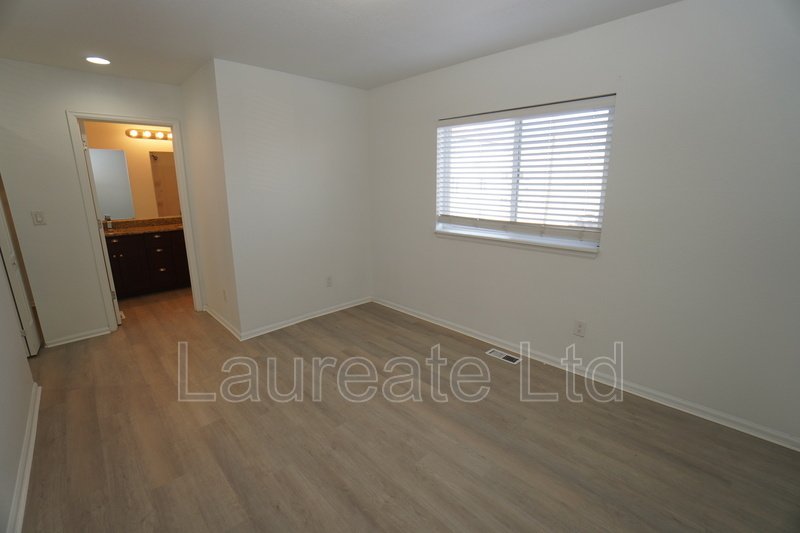 4 BEDROOM TOWNHOME IN SOUTH DENVER MUST SEE!! property image