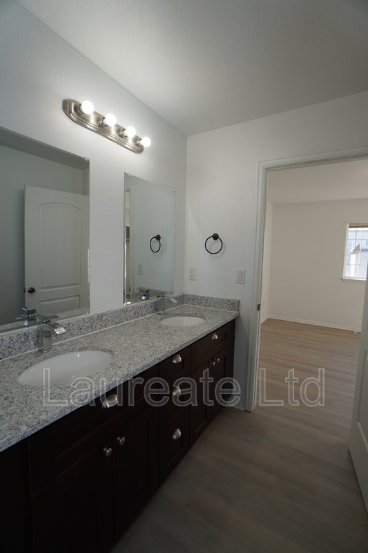 4 BEDROOM TOWNHOME IN SOUTH DENVER MUST SEE!! property image