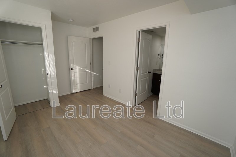 4 BEDROOM TOWNHOME IN SOUTH DENVER MUST SEE!! property image