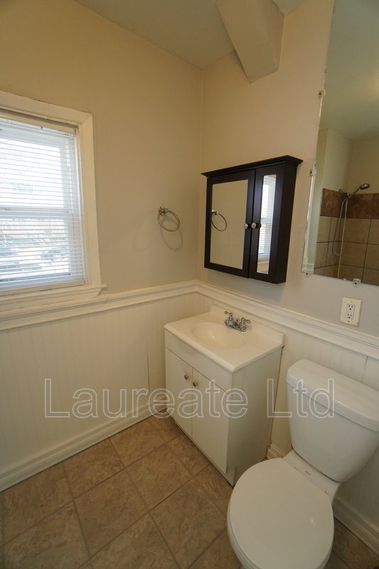 Bright and Spacious 1 Bed 1 Bath 1st Floor unit in the Heart of Capitol Hill!! property image