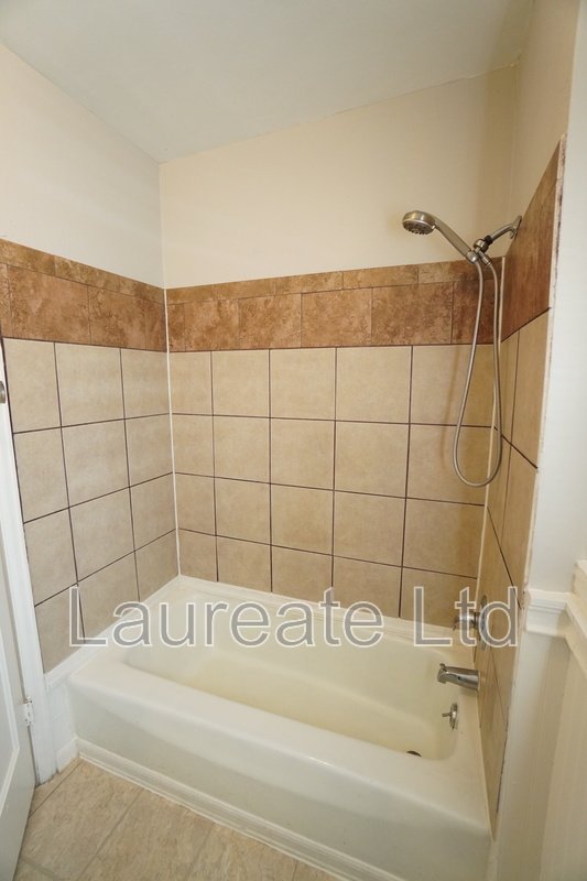Bright and Spacious 1 Bed 1 Bath 1st Floor unit in the Heart of Capitol Hill!! property image