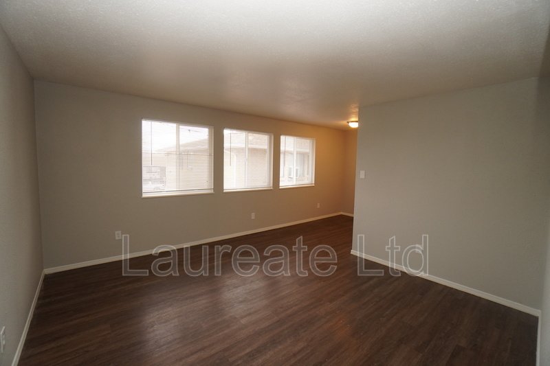 Spacious and Bright Upper Unit in 4-Plex!! Mintues to Sloan's Lake and Edgewater!! property image