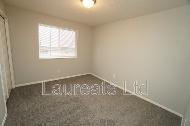 Spacious and Bright Upper Unit in 4-Plex!! Mintues to Sloan's Lake and Edgewater!! property image