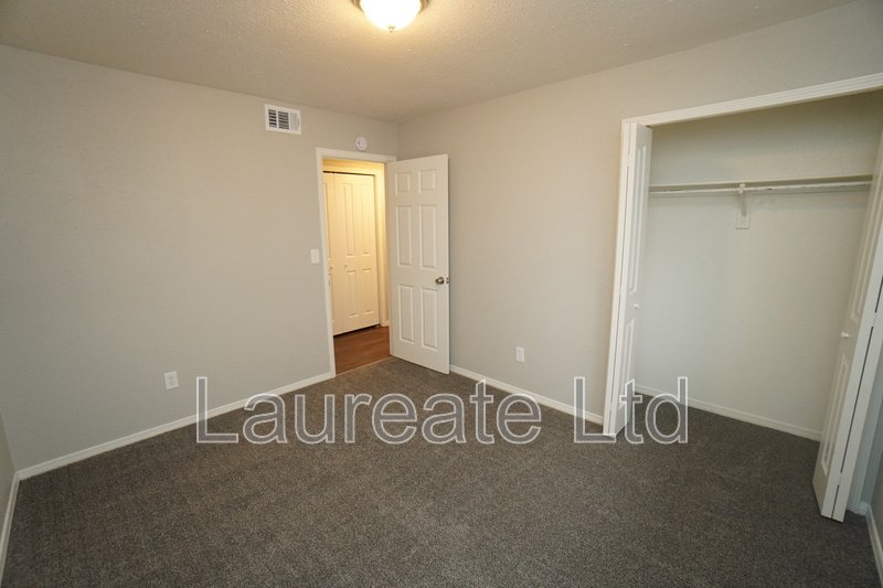 Spacious and Bright Upper Unit in 4-Plex!! Mintues to Sloan's Lake and Edgewater!! property image