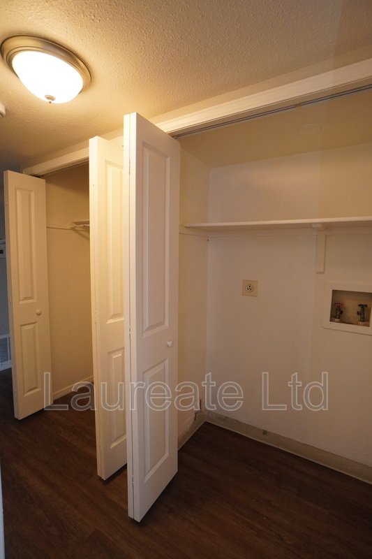 Spacious and Bright Upper Unit in 4-Plex!! Mintues to Sloan's Lake and Edgewater!! property image