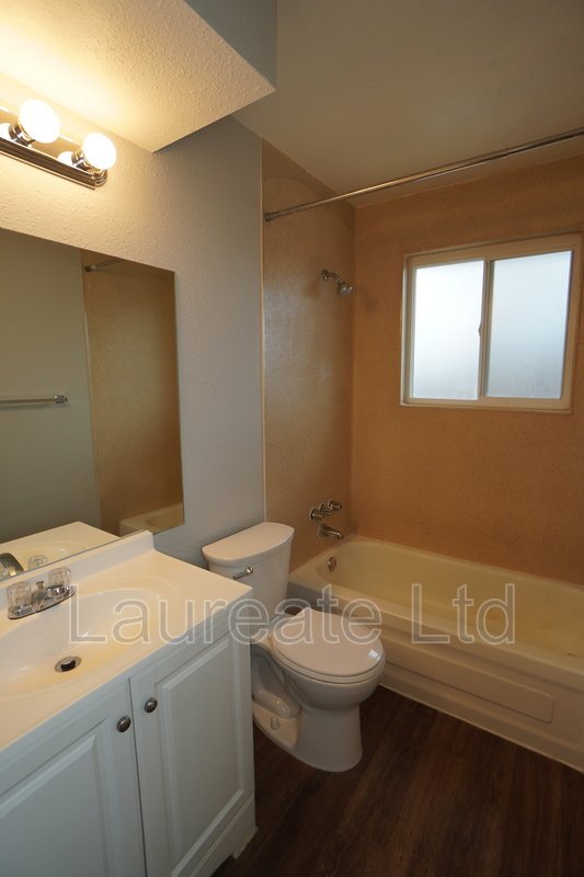 Spacious and Bright Upper Unit in 4-Plex!! Mintues to Sloan's Lake and Edgewater!! property image